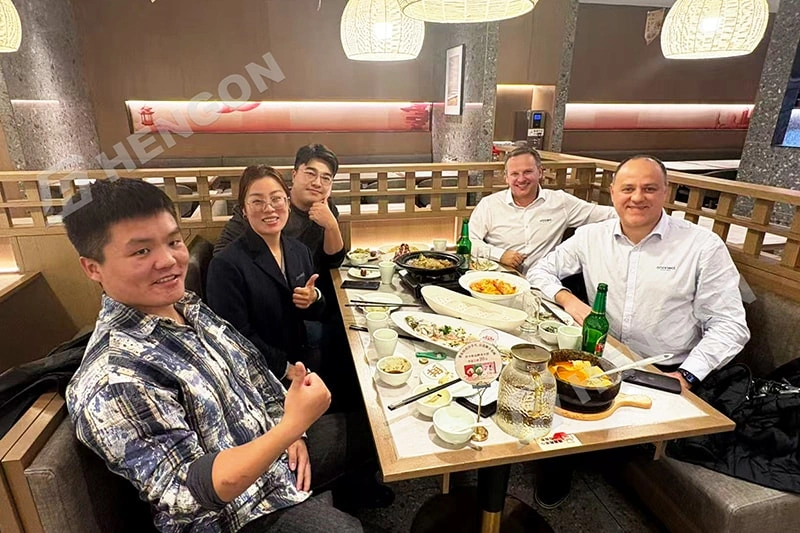 Un client brésilien visite Hengon pour un projet d'entrepôt en acier Un client brésilien visite Hengon pour un projet d'entrepôt en acier