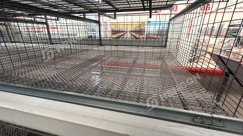 Philippines - Poulet de chair en cage