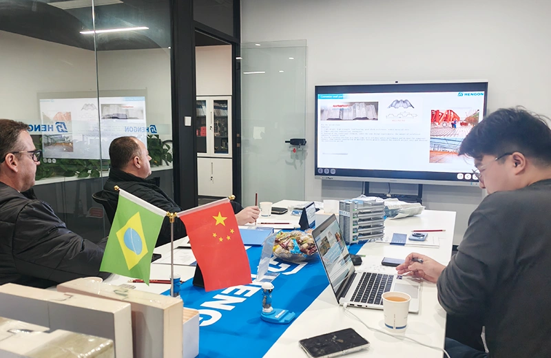 Nous invitons les clients brésiliens à visiter notre usine.
