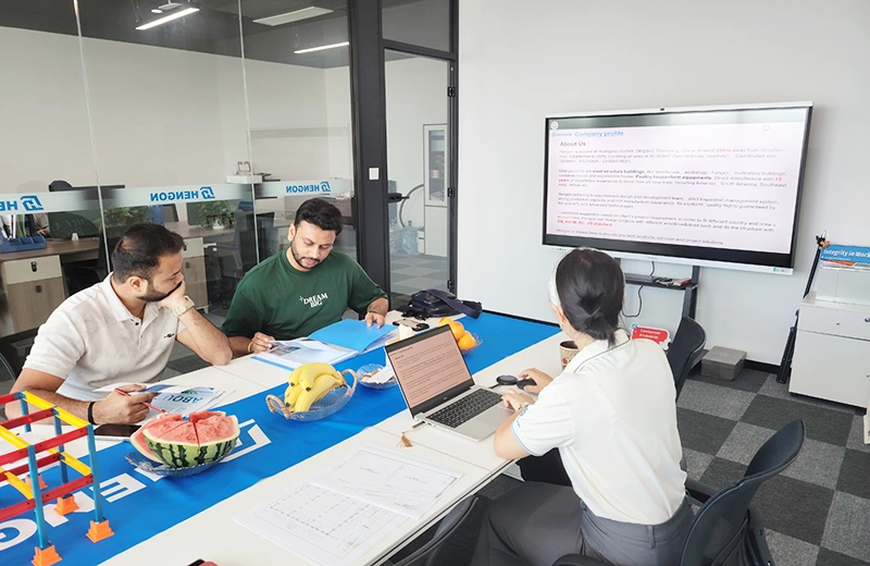 Nous invitons les clients indiens à visiter notre usine.